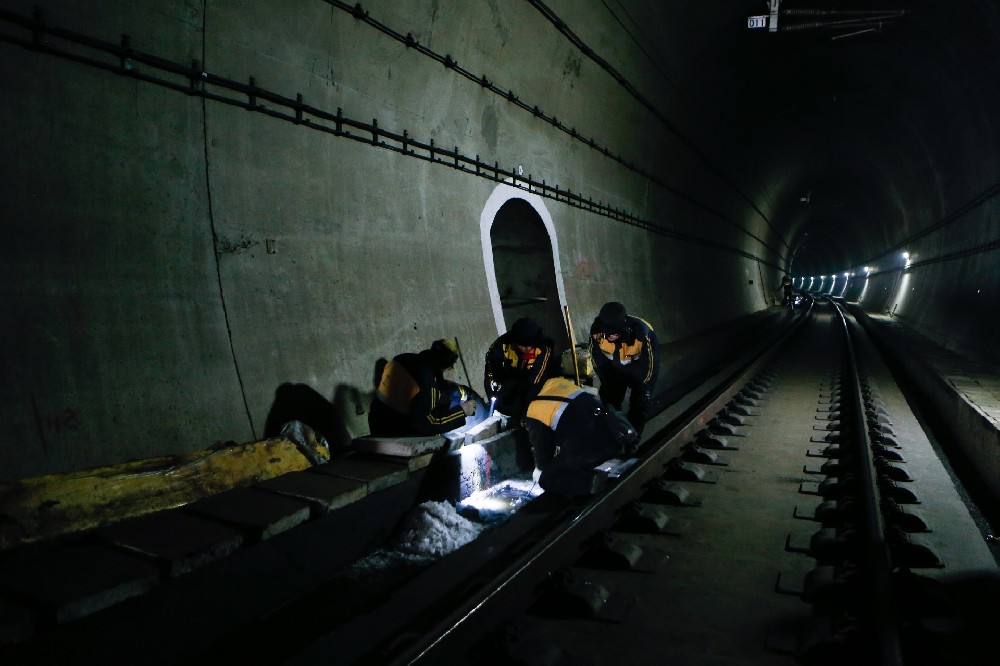 祁东铁路运营隧道病害现状